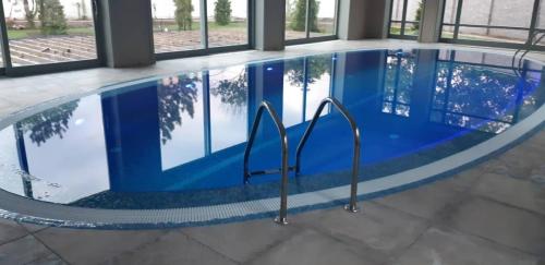 0-02-04-8d574861c945200a19f9951e708493275ef727c9cccb0df4f676f425823701db 22349143